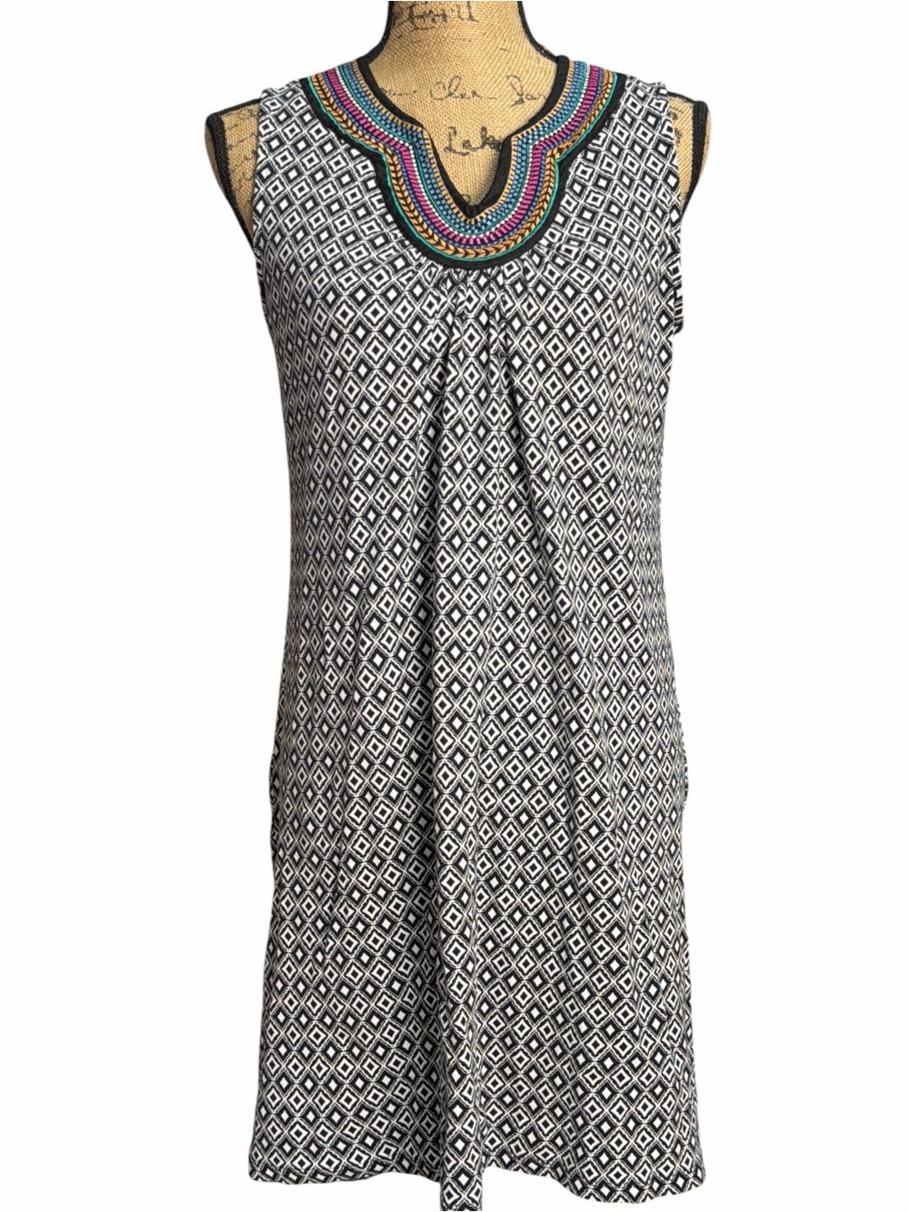Rafaella Black & White Geometric Dress Embroidered Multicolor Neckline EC medium